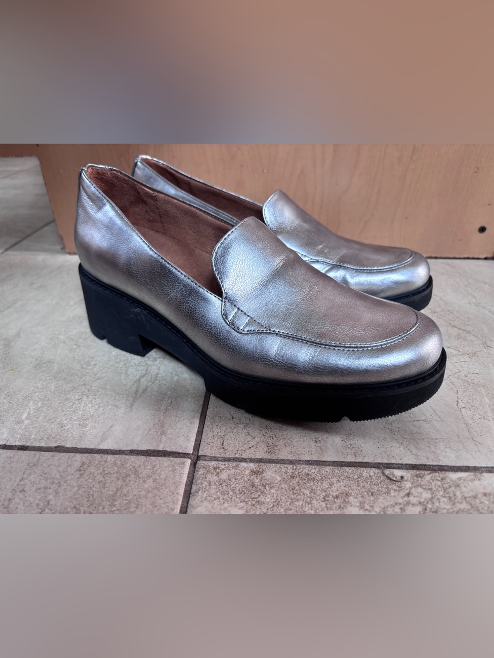 Naturalizer size 8 WIDE silver heeled loafers